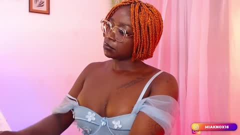 Snapshot of miaknox chatting on December 26, 11:46 pm Mia online show from December 26, 11:46 pm