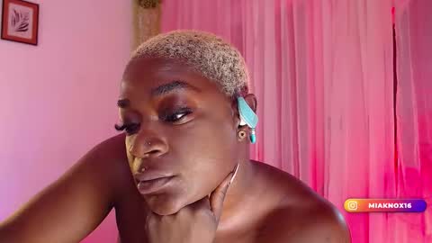 Snapshot of miaknox chatting on February 11, 9:09 am Mia online show from February 11, 9:09 am