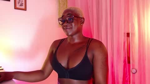 Snapshot of miaknox chatting on February 4, 10:34 pm Mia online show from February 4, 10:34 pm