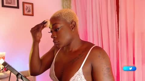 Snapshot of miaknox chatting on January 27, 9:02 am Mia online show from January 27, 9:02 am