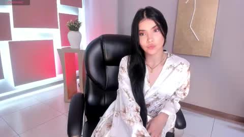 Call me Mia  online show from September 27, 9:00 pm