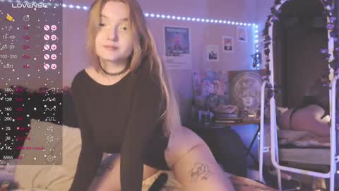 Snapshot of miamiameow chatting on February 27, 4:32 pm Mia online show from February 27, 4:32 pm