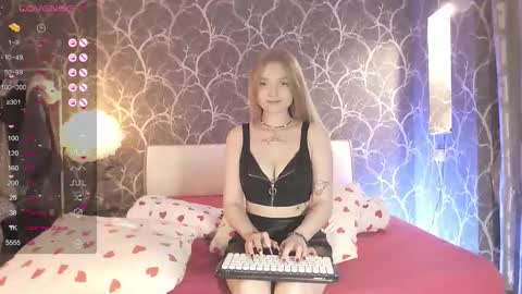 Snapshot of miamiameow chatting on October 2, 3:39 pm Mia online show from October 2, 3:39 pm