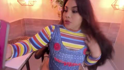 Mia online show from October 31, 11:58 am