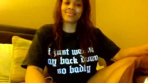 Snapshot of miamuffin8 chatting on January 1, 8:15 pm MiaMuffn online show from January 1, 8:15 pm