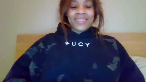 Snapshot of miamuffin8 chatting on December 3, 11:46 pm MiaMuffn online show from December 3, 11:46 pm