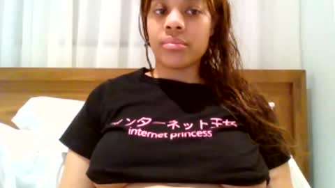 Snapshot of miamuffin8 chatting on January 10, 6:42 am MiaMuffn online show from January 10, 6:42 am