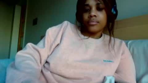 Snapshot of miamuffin8 chatting on December 13, 1:22 pm MiaMuffn online show from December 13, 1:22 pm