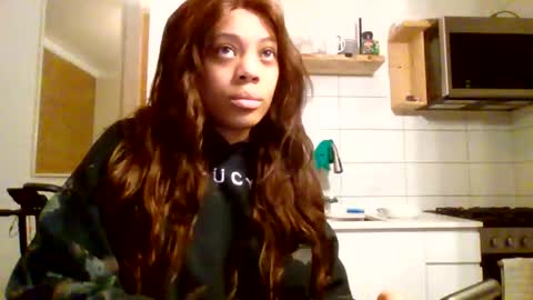 MiaMuffn online show from April 7, 9:11 am