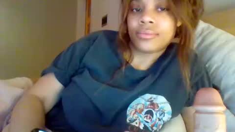 Snapshot of miamuffin8 chatting on December 4, 9:51 am MiaMuffn online show from December 4, 9:51 am