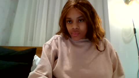 Snapshot of miamuffin8 chatting on January 18, 12:02 am MiaMuffn online show from January 18, 12:02 am