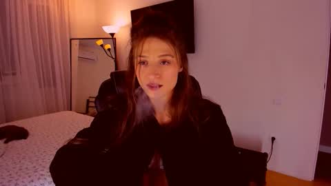 Mia online show from January 17, 7:21 pm