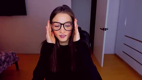 Mia online show from February 25, 2:58 pm