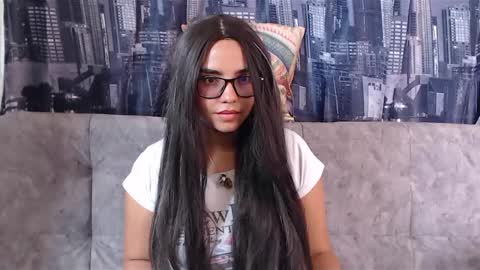 Snapshot of miapeyton chatting on February 3, 3:49 pm Mia Peyton   online show from February 3, 3:49 pm