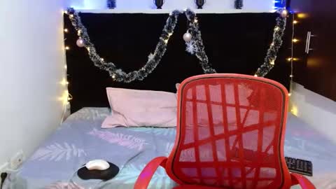 Snapshot of miapeyton chatting on December 29, 3:13 pm Mia Peyton   online show from December 29, 3:13 pm