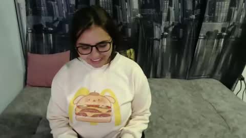 Snapshot of miapeyton chatting on February 13, 10:33 pm Mia Peyton   online show from February 13, 10:33 pm