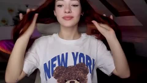 Snapshot of miarouge_me chatting on October 22, 2:27 am Mia online show from October 22, 2:27 am