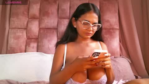 miasaandovaal 22 online show from February 4, 8:28 pm