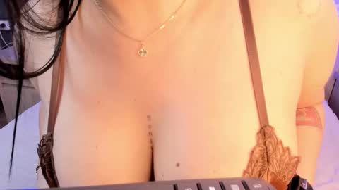 Mia online show from March 18, 6:35 pm