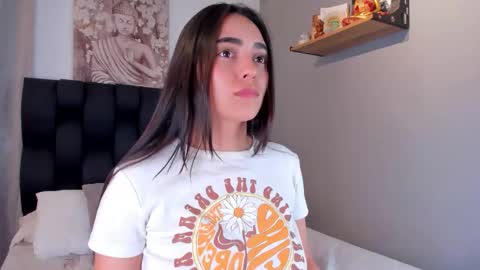 miavelvet1 online show from October 16, 3:42 am