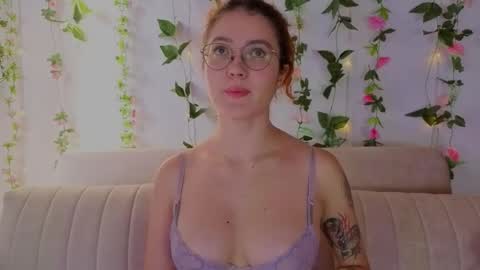 Snapshot of miawinxxx848 chatting on October 17, 9:18 pm Mia Winx  online show from October 17, 9:18 pm