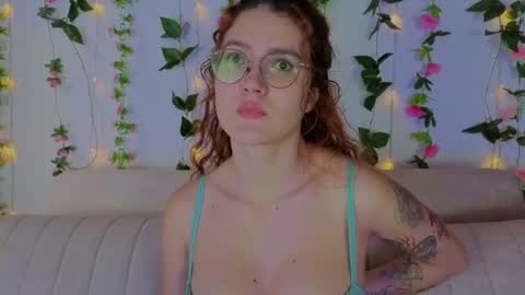 Snapshot of miawinxxx848 chatting on October 21, 9:30 pm Mia Winx  online show from October 21, 9:30 pm