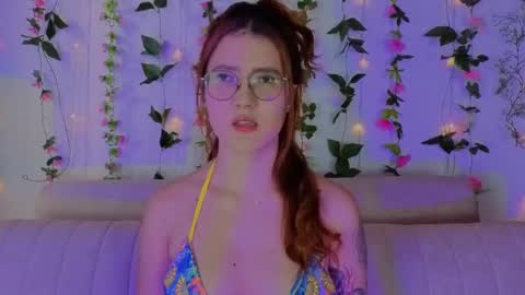 Snapshot of miawinxxx848 chatting on October 13, 9:28 pm Mia Winx  online show from October 13, 9:28 pm