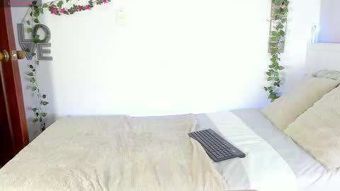 Michell online show from December 4, 11:27 pm