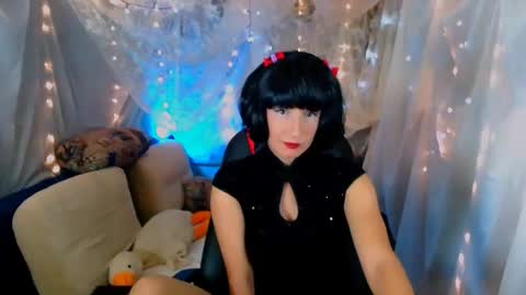 Snapshot of michelleevie chatting on September 18, 9:57 pm Agatha online show from September 18, 9:57 pm