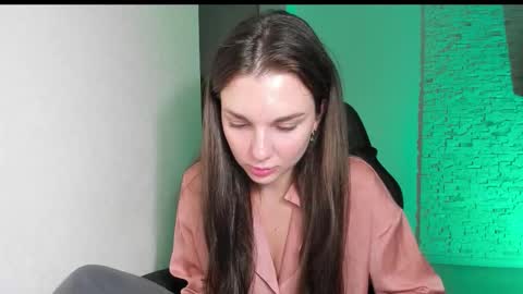 Michellee online show from November 13, 6:29 pm