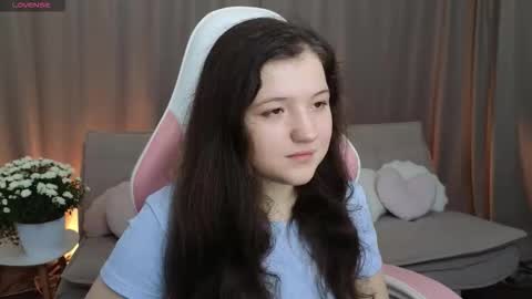 Snapshot of mielrains chatting on October 31, 7:23 am Miel online show from October 31, 7:23 am