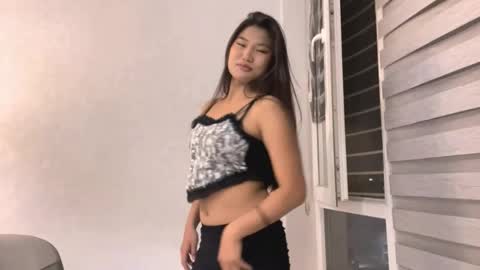 Mia online show from October 28, 5:30 pm