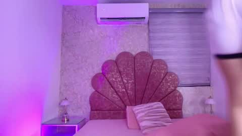 Mia  online show from December 3, 11:56 am