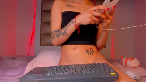 Mia online show from March 2, 1:07 pm