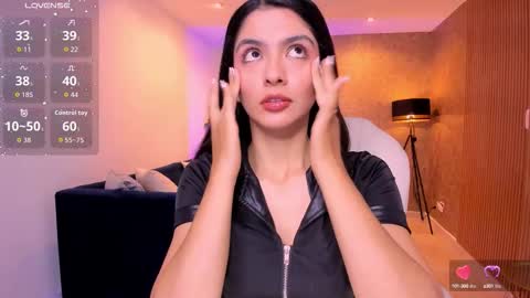 Mia online show from October 6, 11:05 am