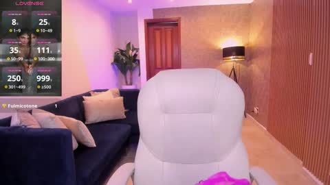 Mia online show from November 19, 11:32 am