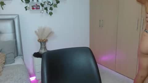 miiaa_k online show from March 17, 9:46 am