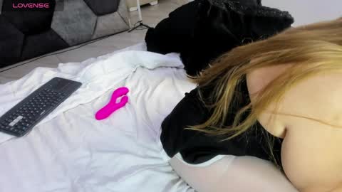 Mikaela blondie bigass online show from May 24, 10:41 pm