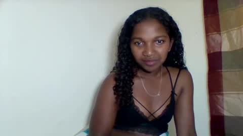 mila_lunah online show from April 22, 3:47 am