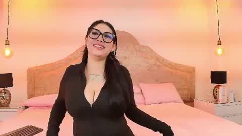 mila_lune1 online show from August 3, 4:05 am