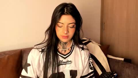 Snapshot of mila_monty__ chatting on October 23, 9:10 pm online show from October 23, 9:10 pm
