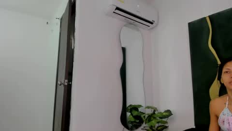 mila_petiteasm online show from June 25, 12:18 pm