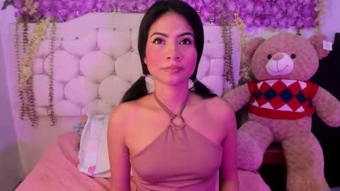 laura online show from March 29, 1:15 am