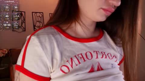 mila_strawberryy online show from November 28, 5:32 am