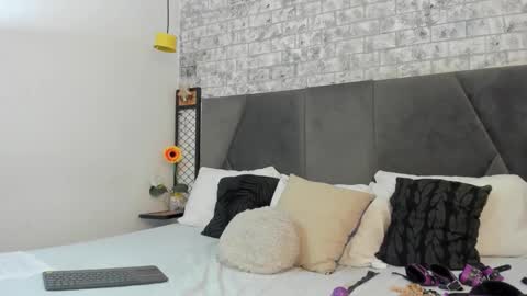 mila online show from October 25, 12:13 pm