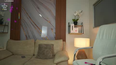 milacrave online show from October 11, 12:08 pm