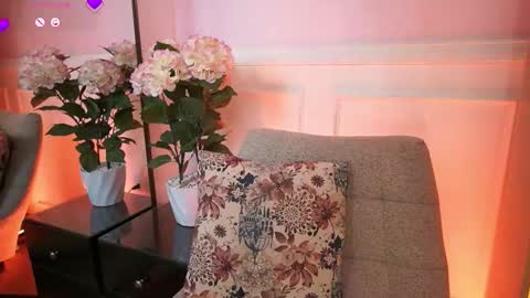 milacrave online show from March 19, 2:43 pm