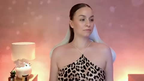 Mila Fleur online show from July 17, 5:05 pm