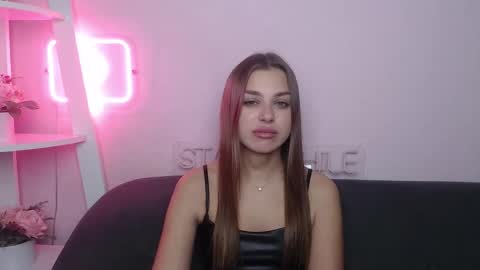 milanaangelas online show from December 2, 8:44 pm