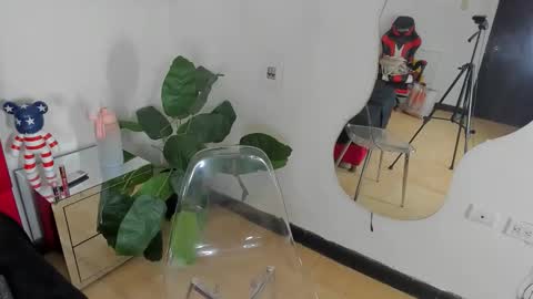 milanx2 online show from December 14, 9:09 pm